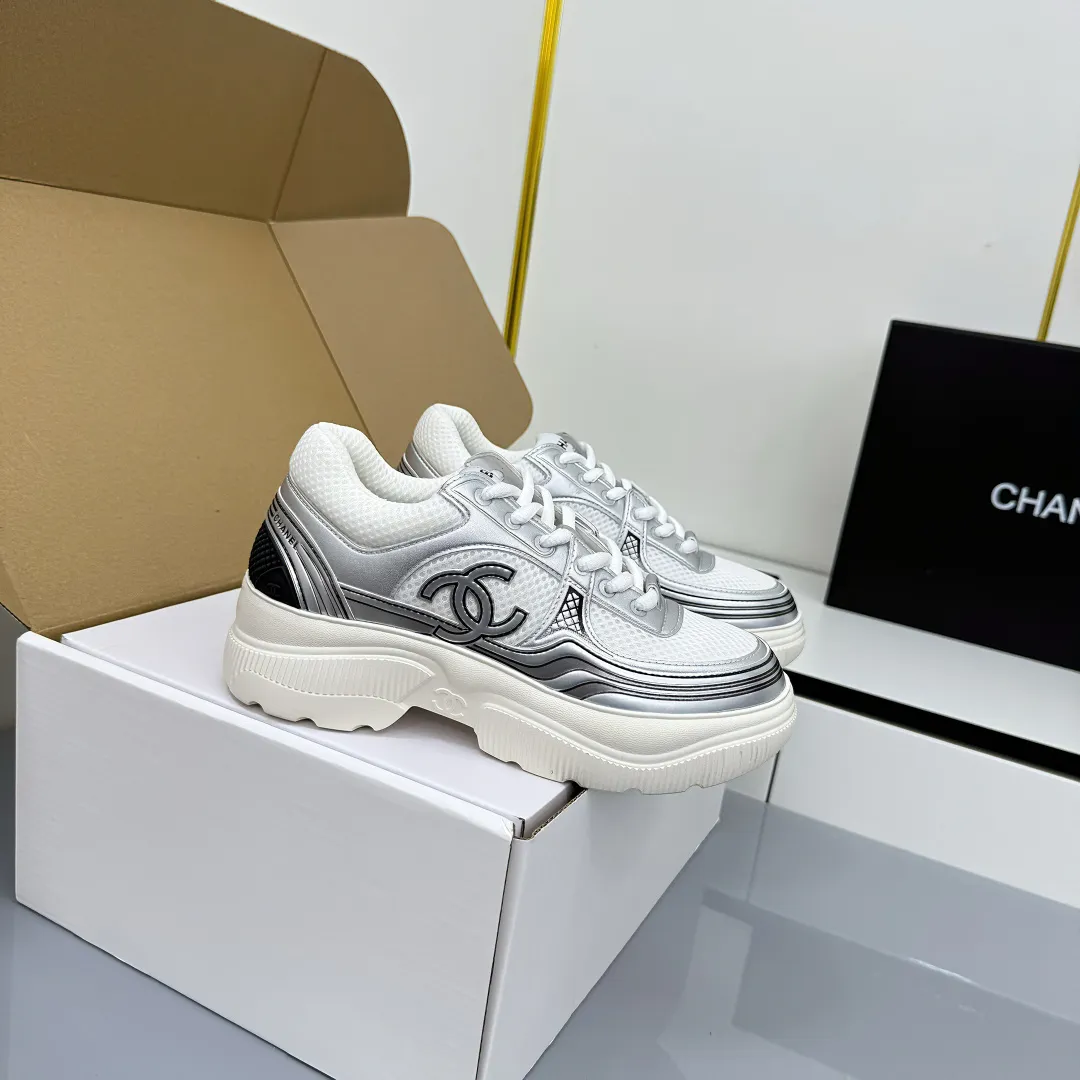 👟👟Ex-factory price 660👟👟 Chanel bread shoes ~ original calfskin panda shoes Chanel 25C latest hot style panda black and white sports shoes casual sneakers Xiaoxiang hot item classic black and white panda color coco girls must pay Fabric: original custom mixed sheepskin lining: original imported breathable mesh lining outsole: Original molded rubber + TPU combination Size: Women's 35-41 Buy now👉 Buy now👉